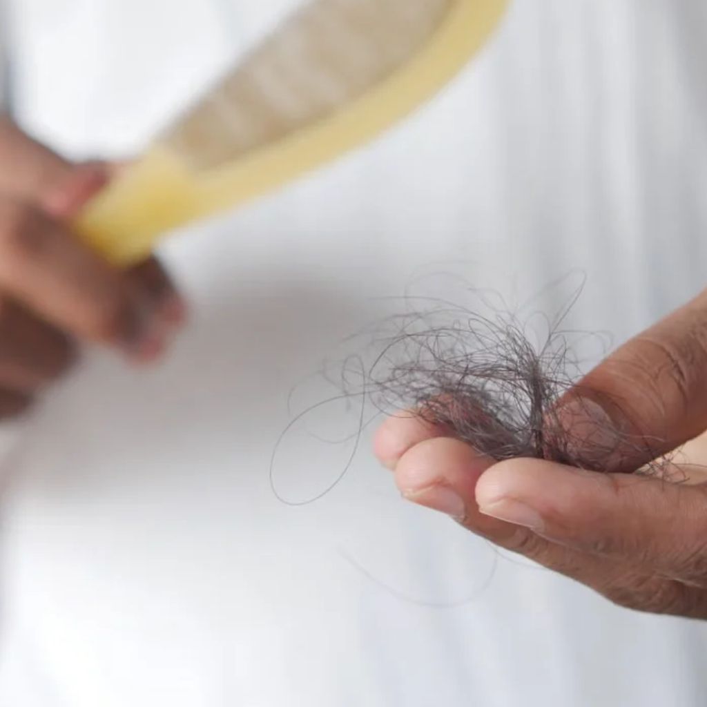 diradamento-attaccatura-capelli-raccolti-rimedio